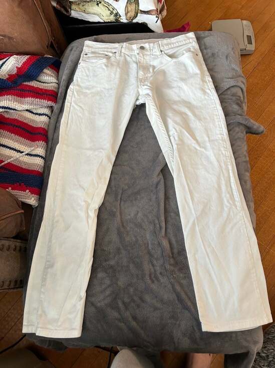 Levi's Other - Levi’s white jeans size 32/30